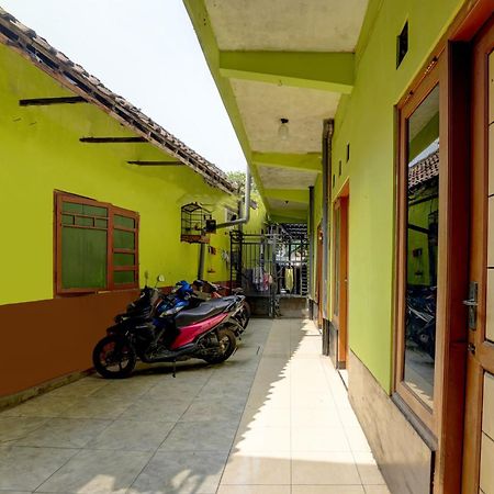 Oyo Life 92840 Wisma Morricco Jombang Εξωτερικό φωτογραφία
