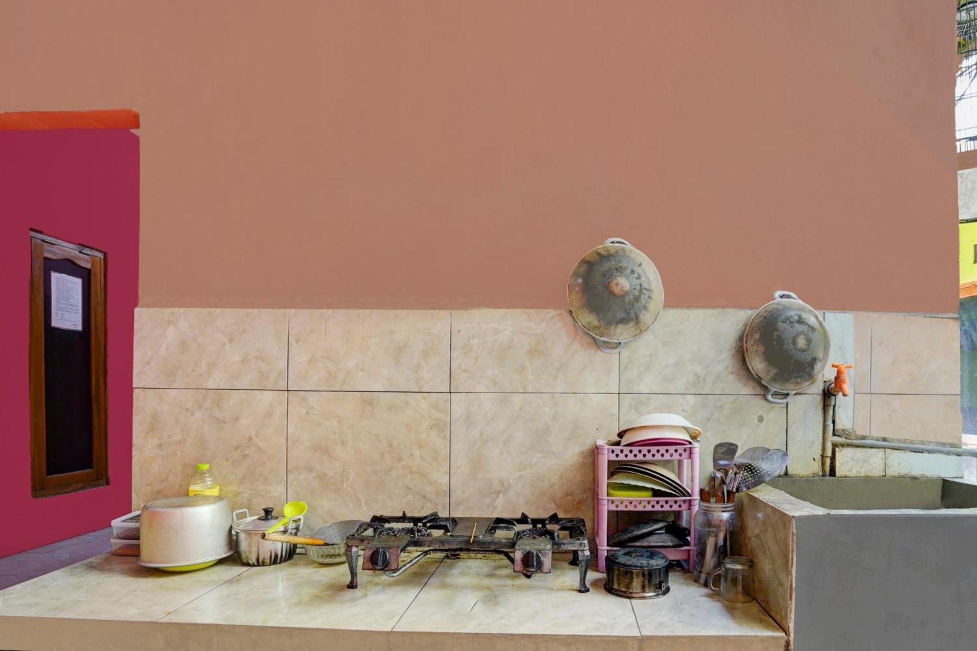 Oyo Life 92840 Wisma Morricco Jombang Εξωτερικό φωτογραφία