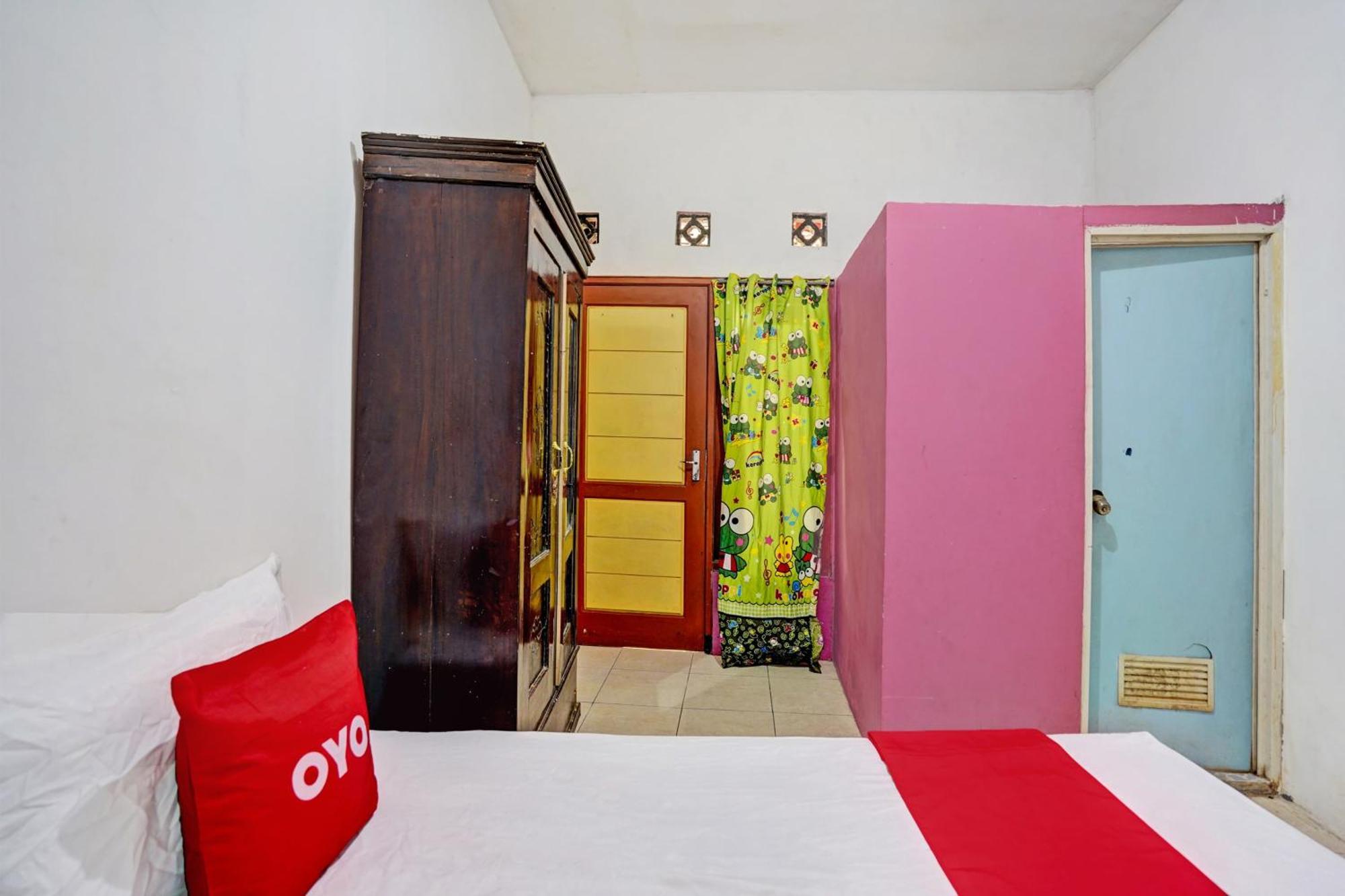 Oyo Life 92840 Wisma Morricco Jombang Εξωτερικό φωτογραφία