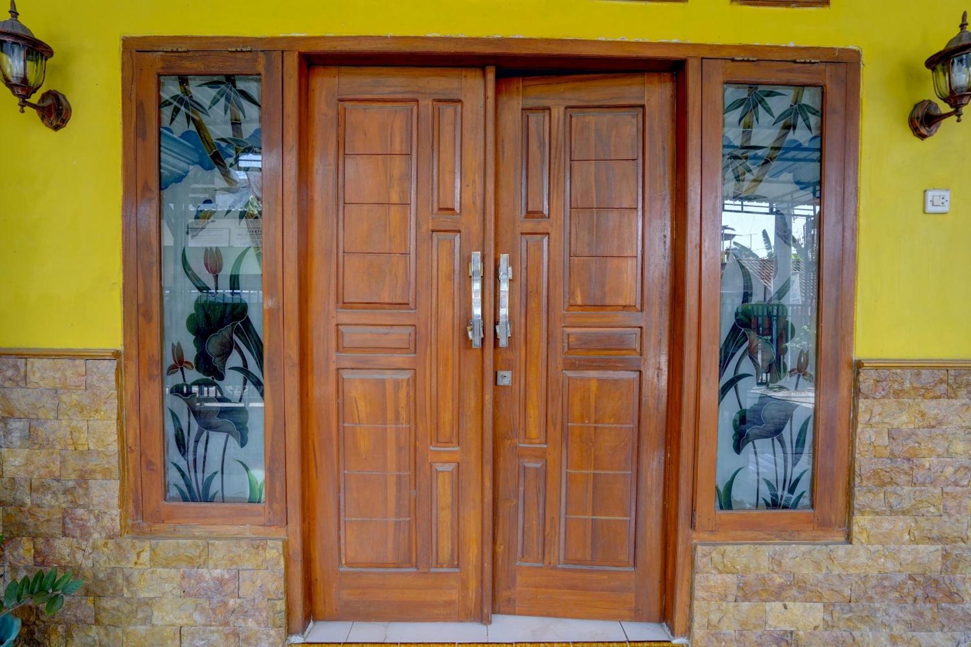 Oyo Life 92840 Wisma Morricco Jombang Εξωτερικό φωτογραφία
