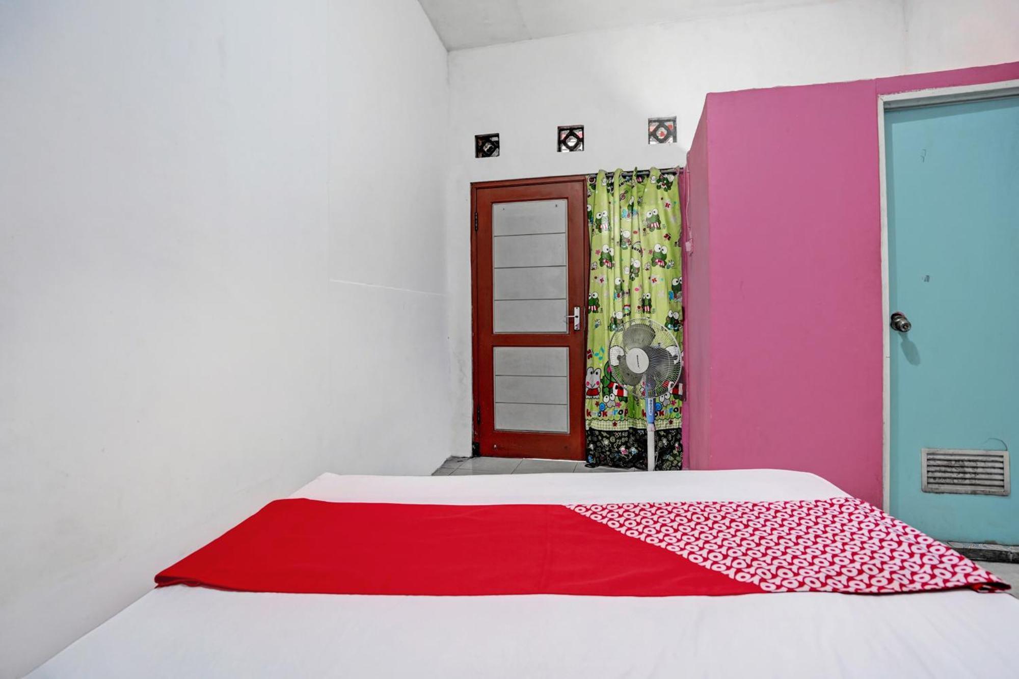 Oyo Life 92840 Wisma Morricco Jombang Εξωτερικό φωτογραφία