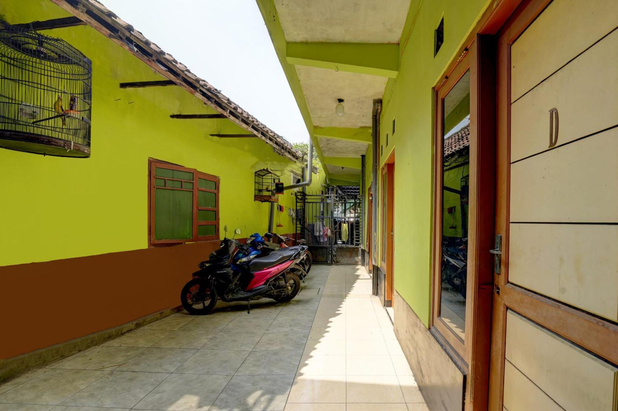 Oyo Life 92840 Wisma Morricco Jombang Εξωτερικό φωτογραφία